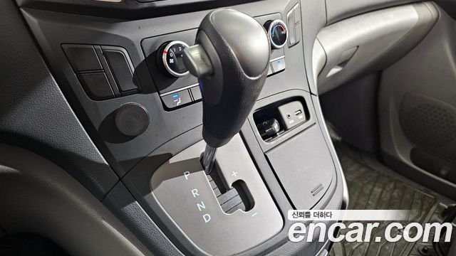 Hyundai Grand Starex Van 5-Seater Style 2021 — фото 9