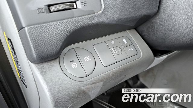 Hyundai Grand Starex Van 5-Seater Style 2021 — фото 24