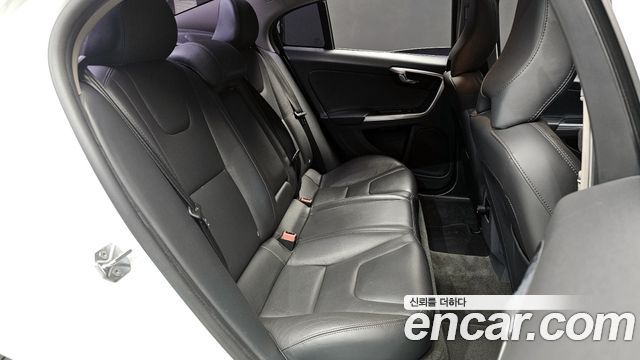 Volvo S60 D2 2nd 2015 — фото 11