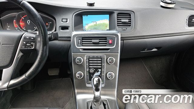 Volvo S60 D2 2nd 2015 — фото 13