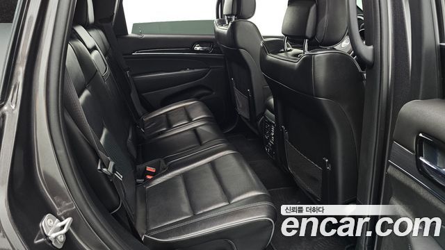 Jeep Grand Cherokee 3.6 Overland WK2 2020 — фото 16
