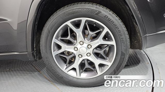Jeep Grand Cherokee 3.6 Overland WK2 2020 — фото 27