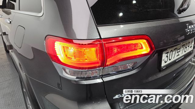 Jeep Grand Cherokee 3.6 Overland WK2 2020 — фото 29