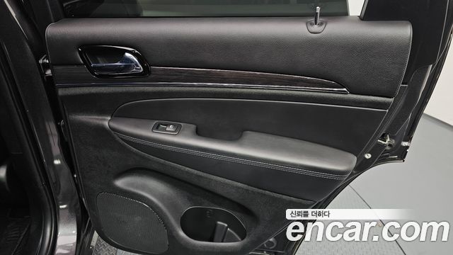 Jeep Grand Cherokee 3.6 Overland WK2 2020 — фото 31
