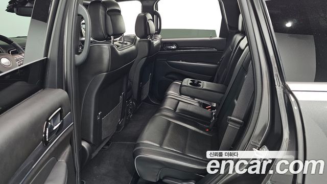Jeep Grand Cherokee 3.6 Overland WK2 2020 — фото 32