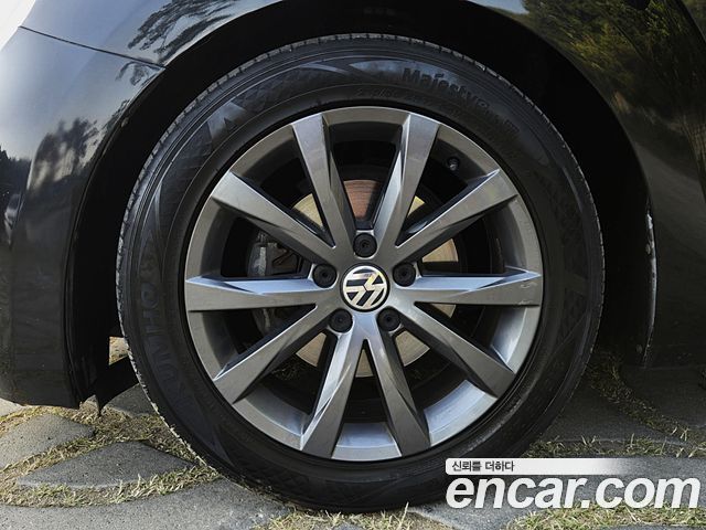 Volkswagen Beetle 2.0 TDI Club Limited Edition 2015 — фото 6