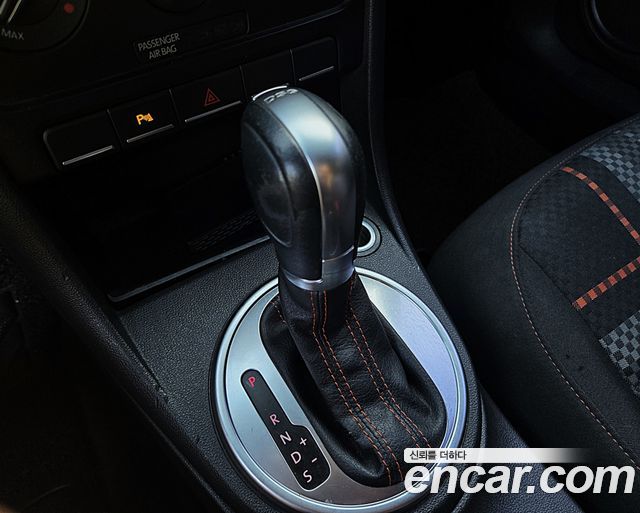 Volkswagen Beetle 2.0 TDI Club Limited Edition 2015 — фото 9
