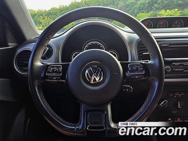 Volkswagen Beetle 2.0 TDI Club Limited Edition 2015 — фото 10