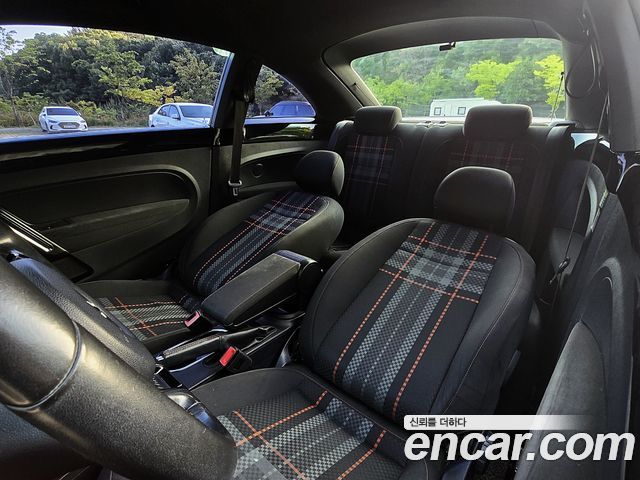 Volkswagen Beetle 2.0 TDI Club Limited Edition 2015 — фото 19