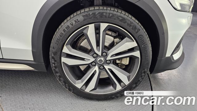 Volvo V60 Cross Country (II) B5 Pro AWD 2021 — фото 5