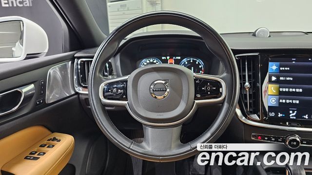 Volvo V60 Cross Country (II) B5 Pro AWD 2021 — фото 13
