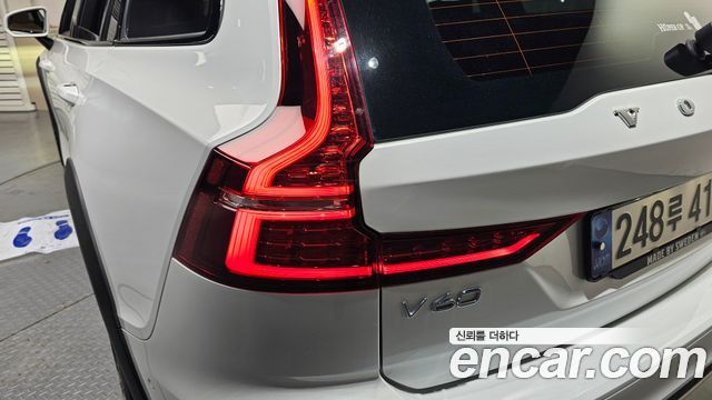 Volvo V60 Cross Country (II) B5 Pro AWD 2021 — фото 23