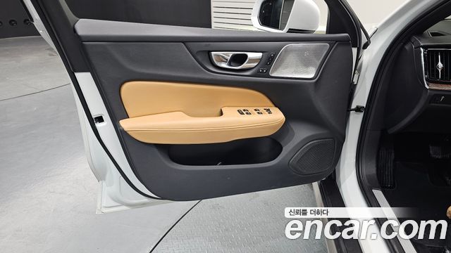Volvo V60 Cross Country (II) B5 Pro AWD 2021 — фото 24