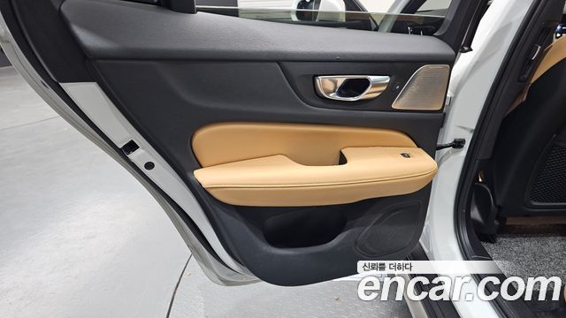 Volvo V60 Cross Country (II) B5 Pro AWD 2021 — фото 25