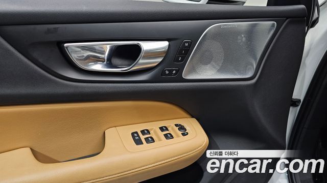 Volvo V60 Cross Country (II) B5 Pro AWD 2021 — фото 27