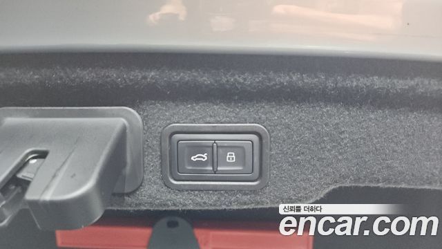 Audi A8 50 TDI Quattro D4 2015 — фото 20