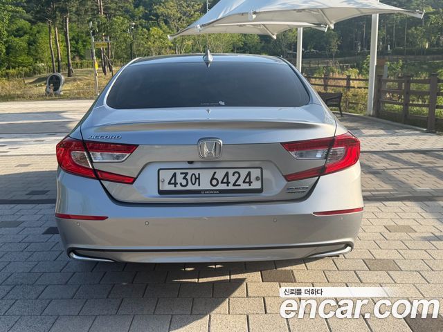 Honda Accord (X) 2.0 Hybrid Touring 2019 — фото 4