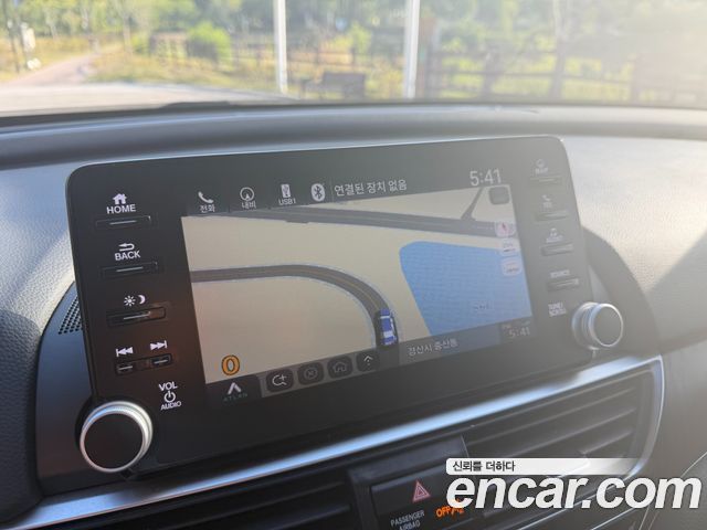 Honda Accord (X) 2.0 Hybrid Touring 2019 — фото 16