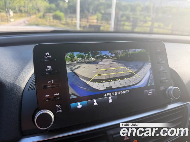 Honda Accord (X) 2.0 Hybrid Touring 2019 — фото 17