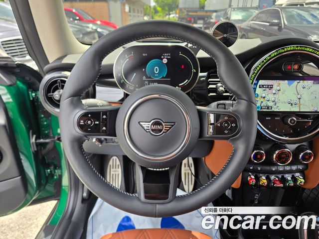 MINI Cooper S Classic Third Generation 2024 — фото 16