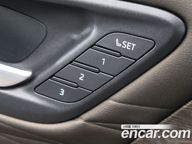 Toyota Alphard (IV) 2.5 HEV Executive AWD 2024 — фото 10