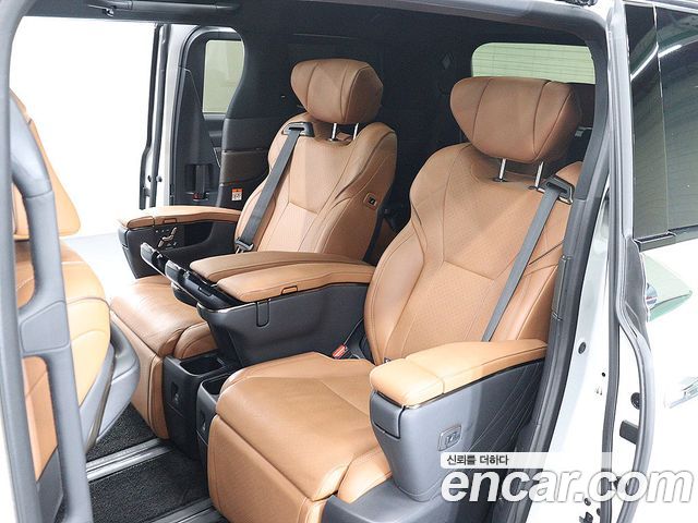 Toyota Alphard (IV) 2.5 HEV Executive AWD 2024 — фото 19
