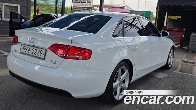 Audi A4 2.0 TFSI Quattro Dynamic B8 2011 — фото 2