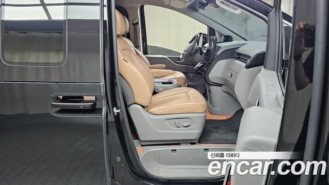 Hyundai Staria 4WD Lounge 7-Seater Inspiration 2024 — фото 11
