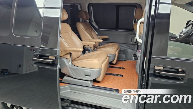 Hyundai Staria 4WD Lounge 7-Seater Inspiration 2024 — фото 12