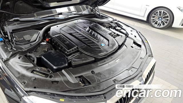 BMW 7 Series (G11) M760Li xDrive 2017 — фото 6