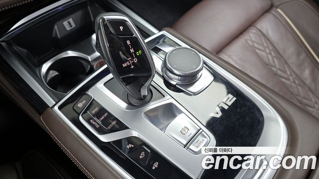 BMW 7 Series (G11) M760Li xDrive 2017 — фото 9