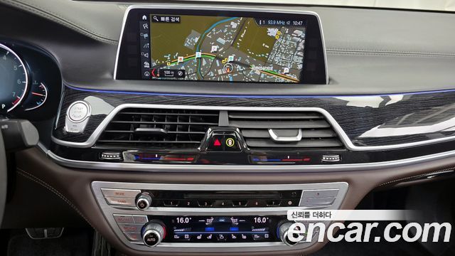 BMW 7 Series (G11) M760Li xDrive 2017 — фото 13