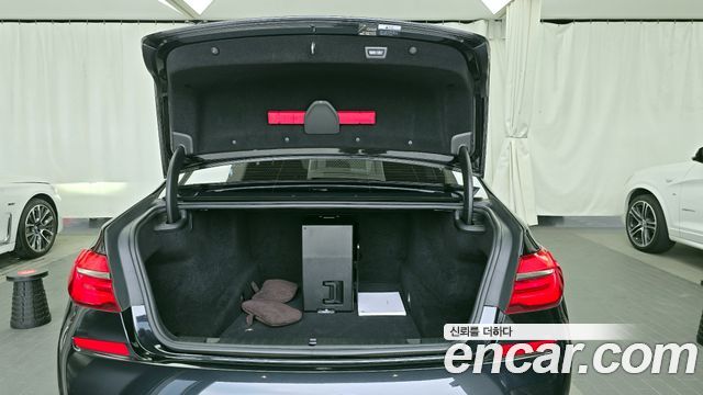 BMW 7 Series (G11) M760Li xDrive 2017 — фото 20