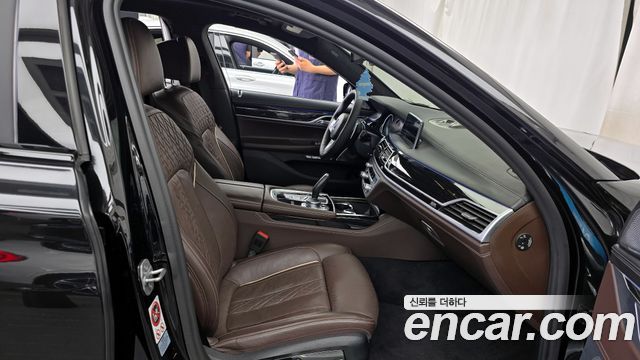 BMW 7 Series (G11) M760Li xDrive 2017 — фото 26
