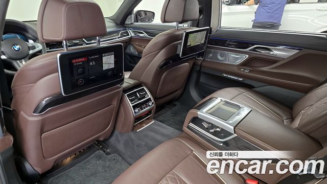 BMW 7 Series (G11) M760Li xDrive 2017 — фото 27