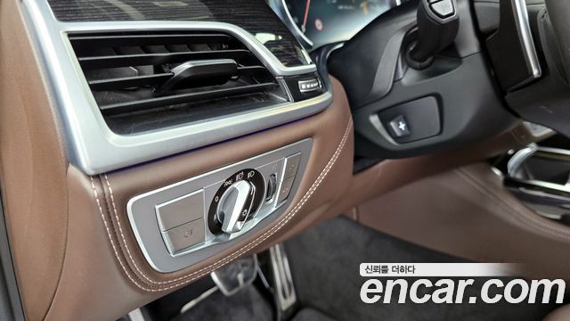 BMW 7 Series (G11) M760Li xDrive 2017 — фото 30