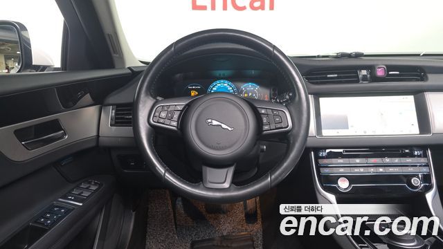 Jaguar XF (X260) 20d Prestige AWD 2017 — фото 12