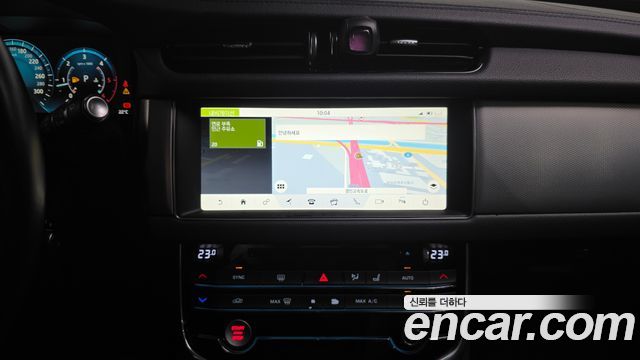Jaguar XF (X260) 20d Prestige AWD 2017 — фото 13