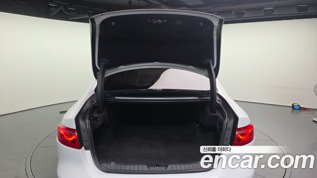 Jaguar XF (X260) 20d Prestige AWD 2017 — фото 20