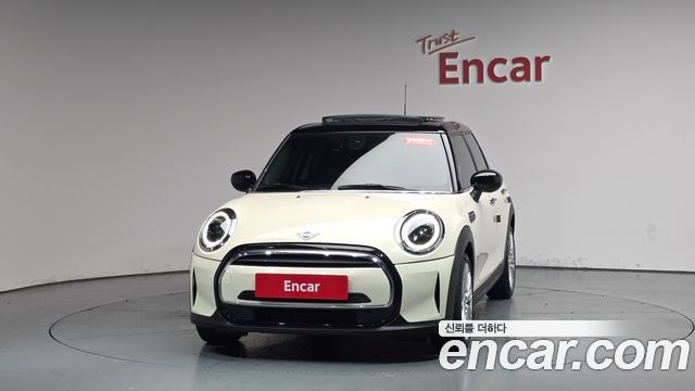MINI Cooper 5-Door Classic Plus 3rd 2022 — фото 3
