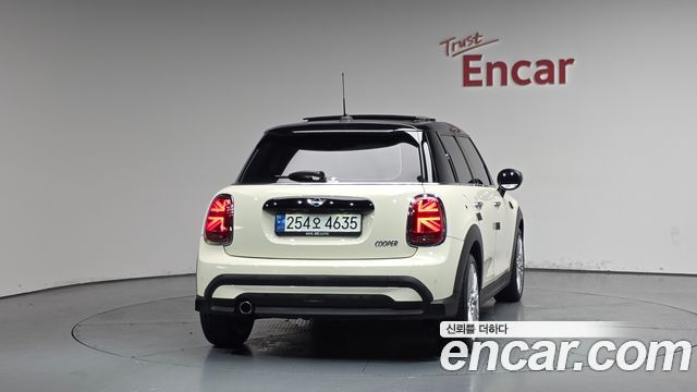 MINI Cooper 5-Door Classic Plus 3rd 2022 — фото 4