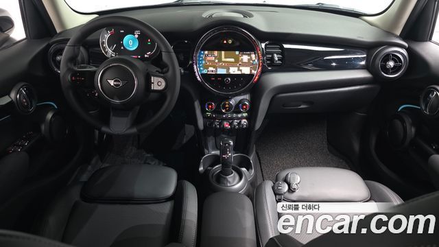MINI Cooper 5-Door Classic Plus 3rd 2022 — фото 7