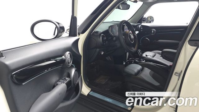 MINI Cooper 5-Door Classic Plus 3rd 2022 — фото 10