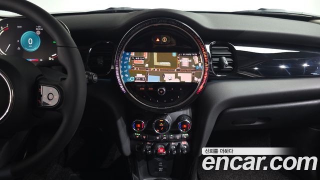 MINI Cooper 5-Door Classic Plus 3rd 2022 — фото 13