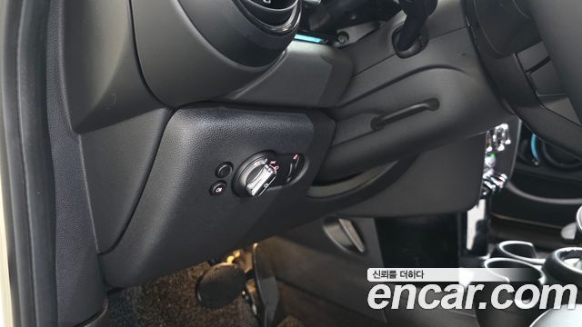 MINI Cooper 5-Door Classic Plus 3rd 2022 — фото 17