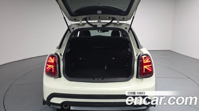MINI Cooper 5-Door Classic Plus 3rd 2022 — фото 20