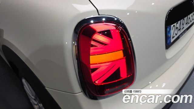 MINI Cooper 5-Door Classic Plus 3rd 2022 — фото 23