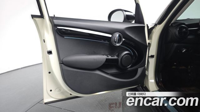 MINI Cooper 5-Door Classic Plus 3rd 2022 — фото 24
