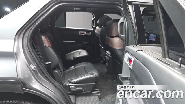 Ford Explorer (VI) 3.0 Platinum 4WD 2022 — фото 12