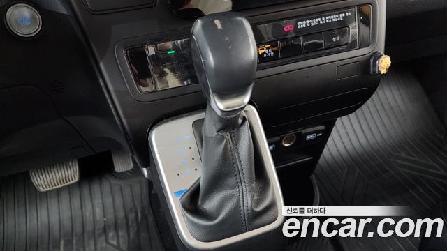 Hyundai Staria 2WD Kinder Safety Car 14-Seater 2023 — фото 9